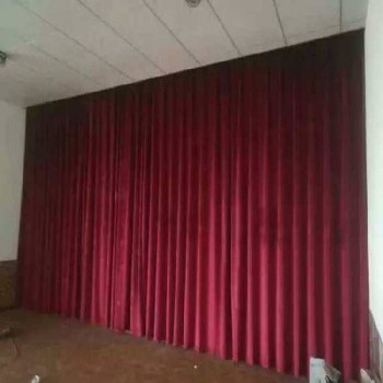 承德會議禮堂電動幕布安裝與防火阻燃舞臺幕布應(yīng)用指南